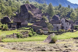 Новости рынка → Теперь и швейцарская деревня продает дома за 1 франк